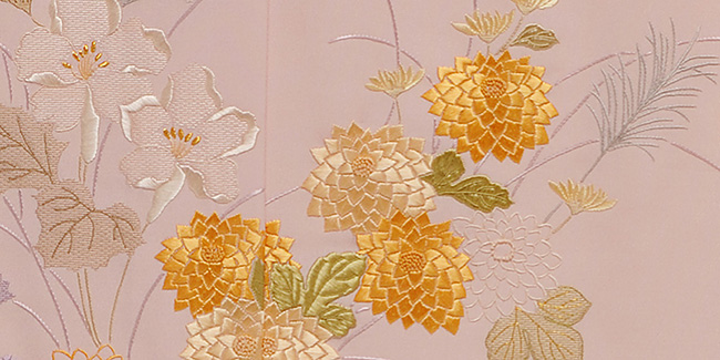画像3：美術友禅山之内訪問着『重陽の彩り』（日本刺繍工程）伝統的工芸品加賀繍